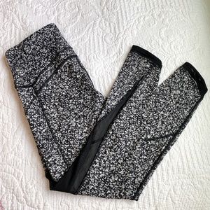 Lululemon Black/White Flower Patterned Leggings Exposed Seam Women's 6